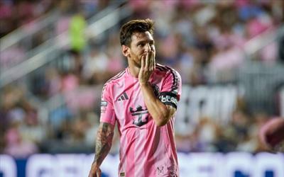 Argentijnen houden hart vast: Messi kampt met overbelaste hamstring Argentijnen houden hart vast: Messi kampt met overbelaste hamstring