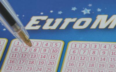 Belgisch koppel wint gigantische Euromillions jackpot van 149 miljoen Belgisch koppel wint gigantische Euromillions jackpot van €149 miljoen