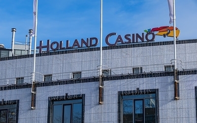 Beveiliger bij Holland Casino op non-actief gesteld na geweld in Amsterdam Beveiliger bij Holland Casino op non-actief gesteld na geweld in Amsterdam