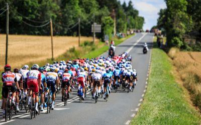 Etappe eindigt in show op de flanken van de Grand Colombier