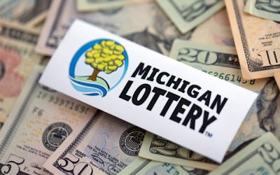 Man uit Michigan wint $1 miljoen met Ruby 7s kraslot Man uit Michigan wint $1 miljoen met Ruby 7s kraslot