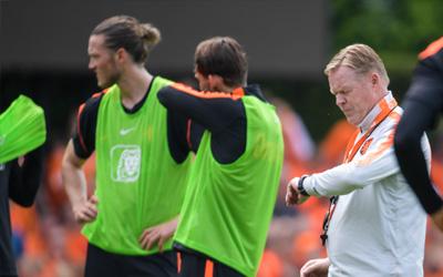 Oranje Nieuws: vrouwelijke scheids én fitte selectie Oranje Nieuws: vrouwelijke scheids én fitte selectie