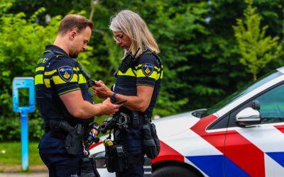 Politie doet inval in eetcafé vanwege illegaal gokken Politie doet inval in eetcafé vanwege illegaal gokken