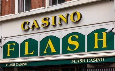 Schoten gelost door politie bij overval gokhal in Bergen Schoten gelost door politie bij overval in gokhal in Bergen