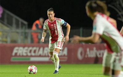 Sherida Spitse van Ajax raakte gokverslaafd na scheiding Sherida Spitse van Ajax raakte gokverslaafd na scheiding