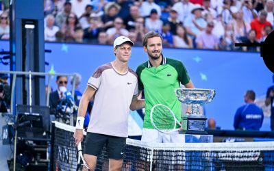 Sinner en Medvedev spelen tegen elkaar om de titel in Rotterdam