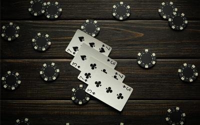 Wat is het verschil tussen poker en video poker?
